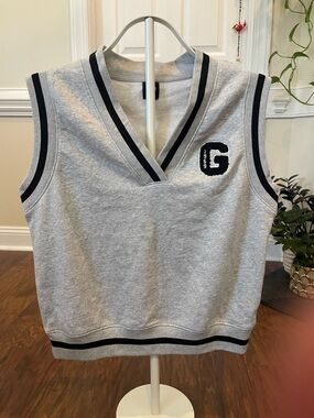 Gap Collegiate Varsity Fleece Sweater Vest – Light Gray with Stripe Trim, Small